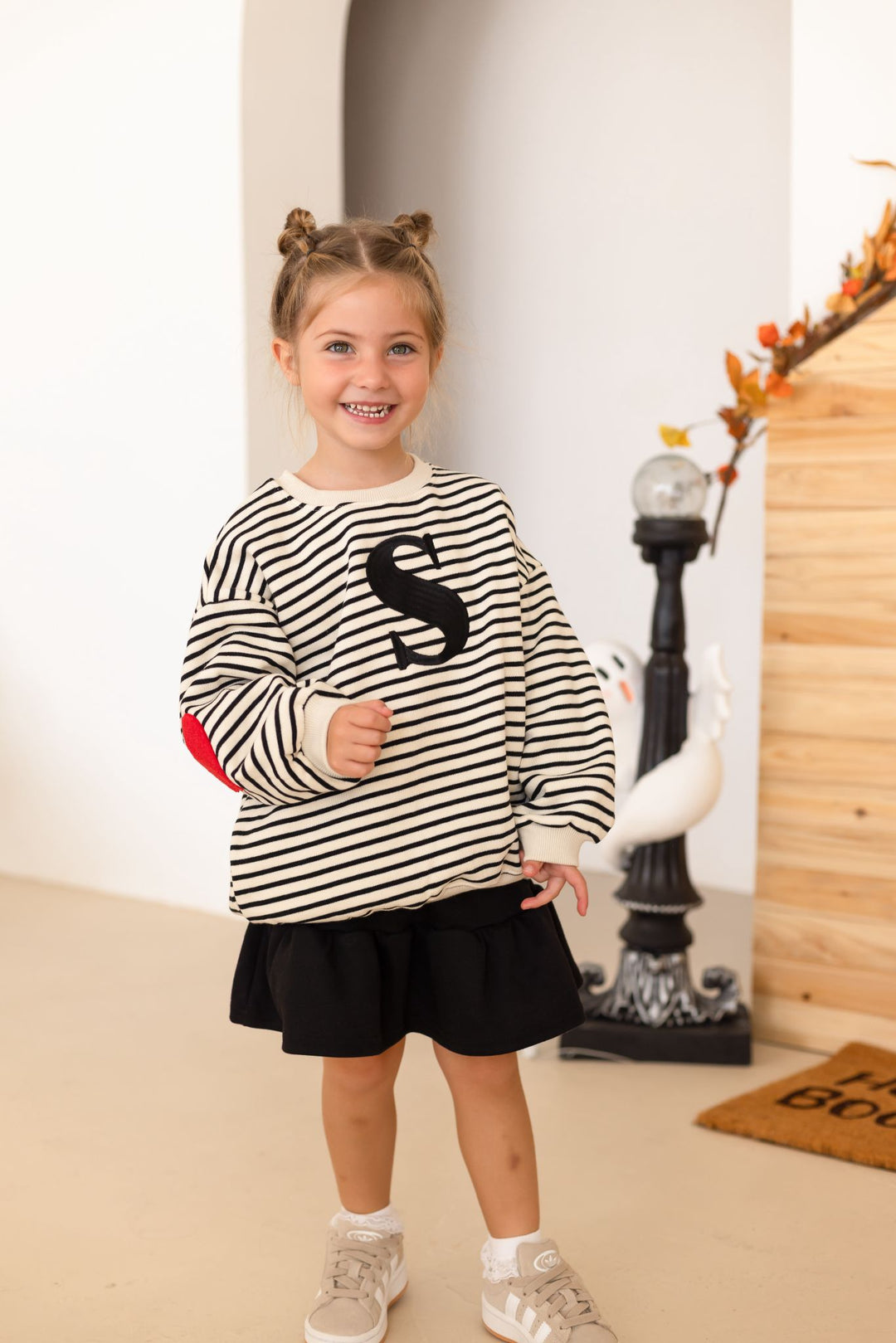 Fleece Stripe Heart Sweatshirt - Black Embroidered