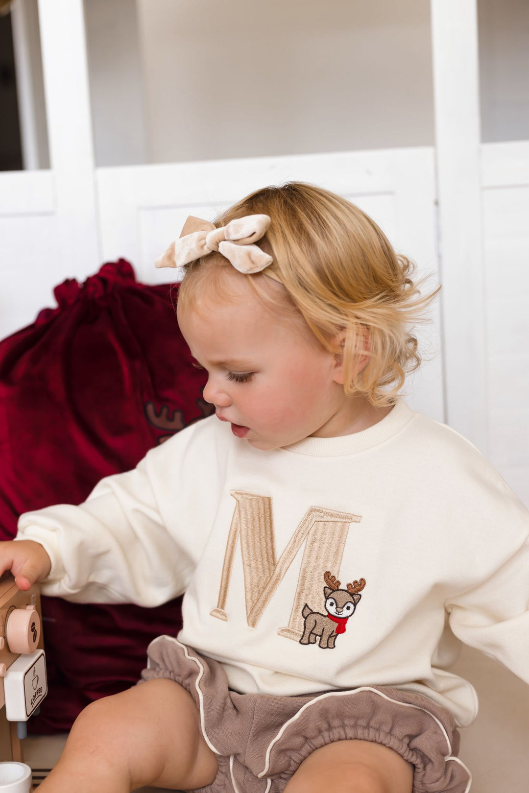 Reindeer Initial Signature Indi Elle Sweatshirt